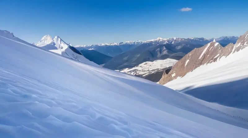 Imponentes picos nevados brillan bajo cielos azules