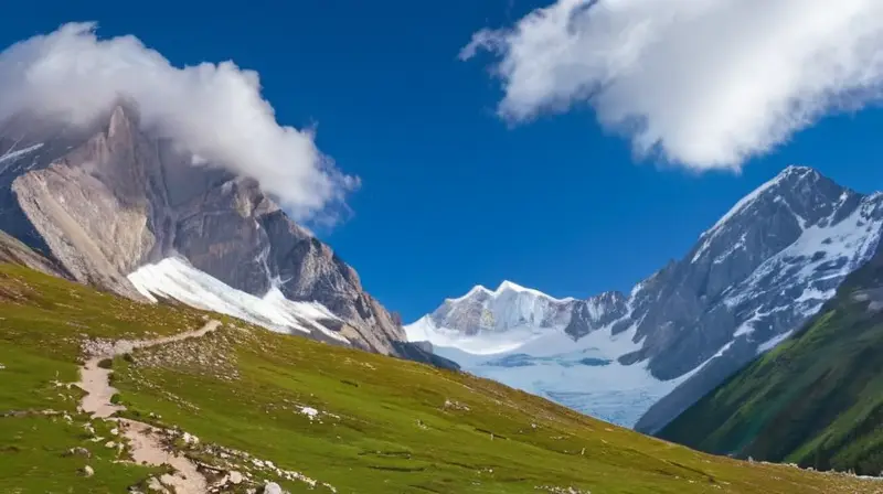 El majestuoso Monte Shkhara se alza contra un cielo azul